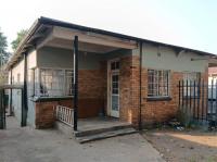 Front View of property in Bezuidenhout Valley