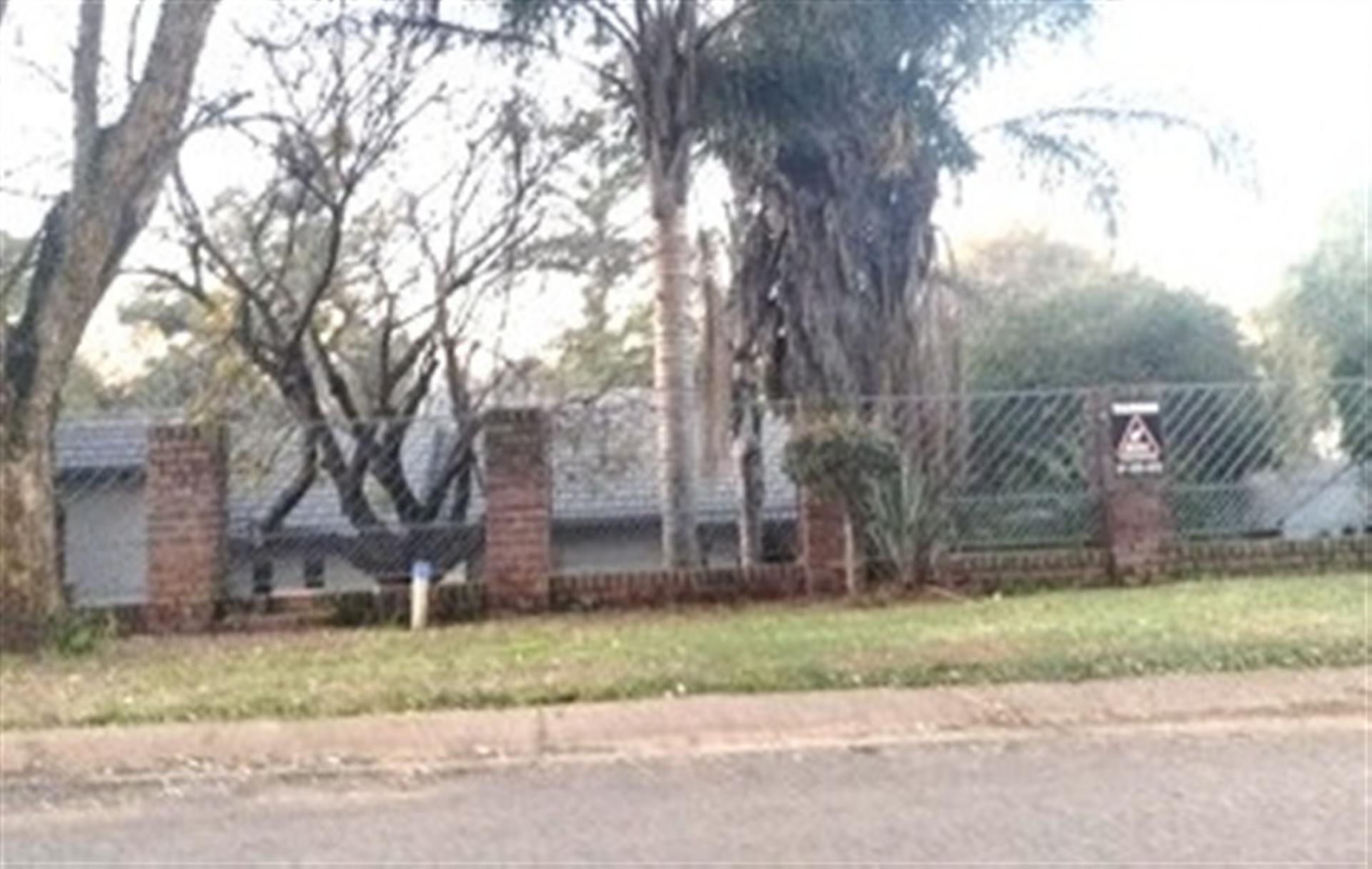 Front View of property in Kloofendal