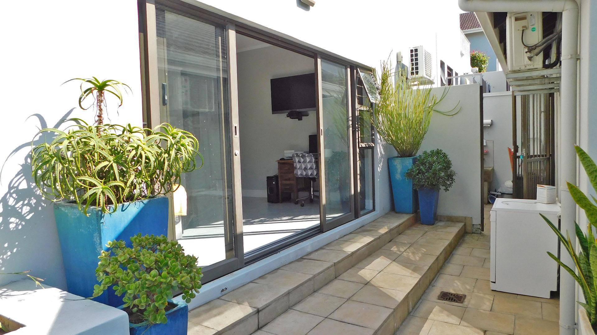 Front View of property in Ballitoville