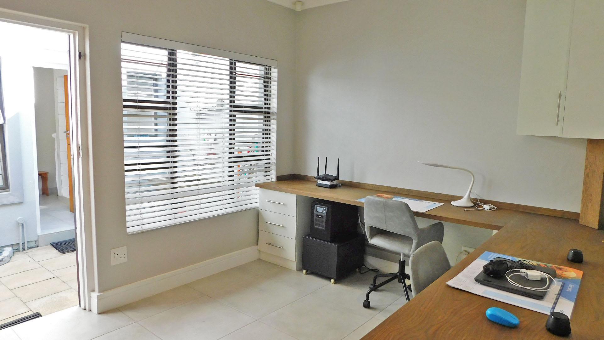 Study - 12 square meters of property in Ballitoville