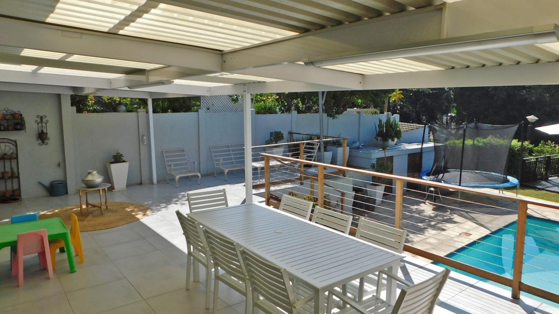 Patio - 48 square meters of property in Ballitoville