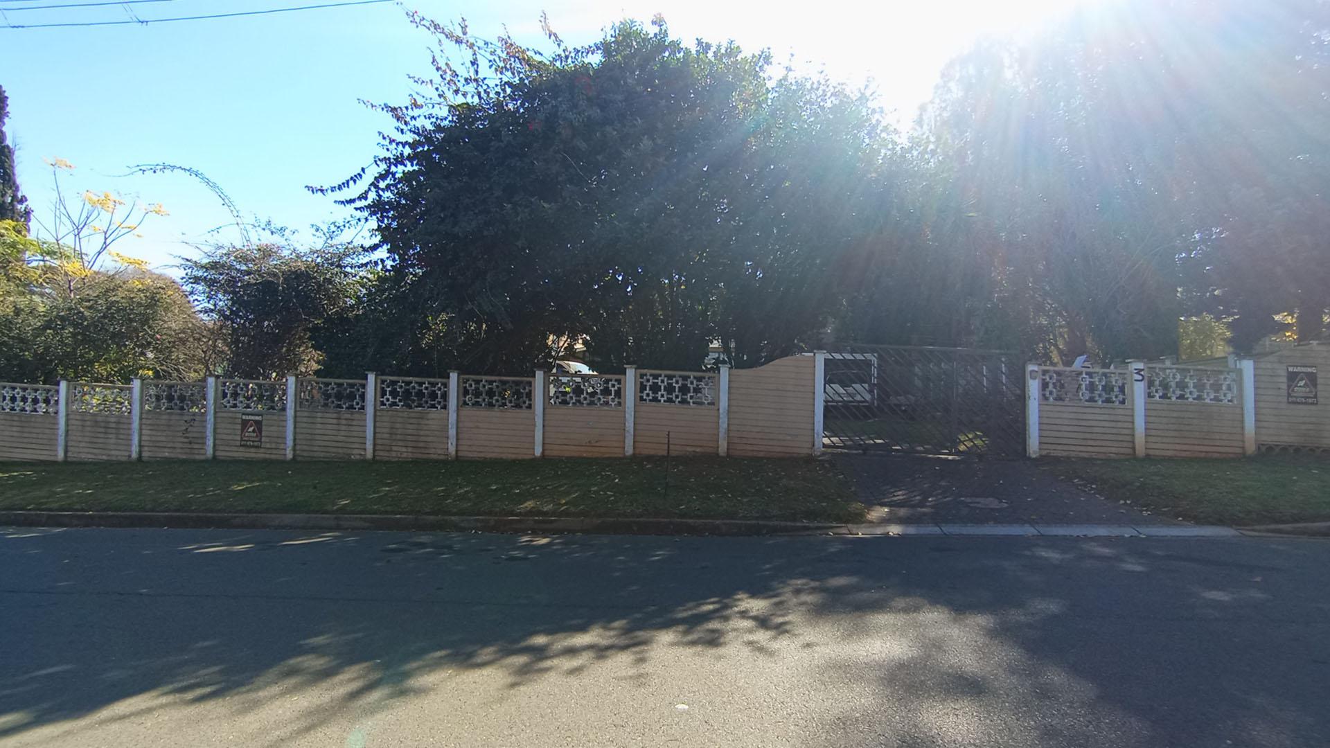 Front View of property in Northcliff