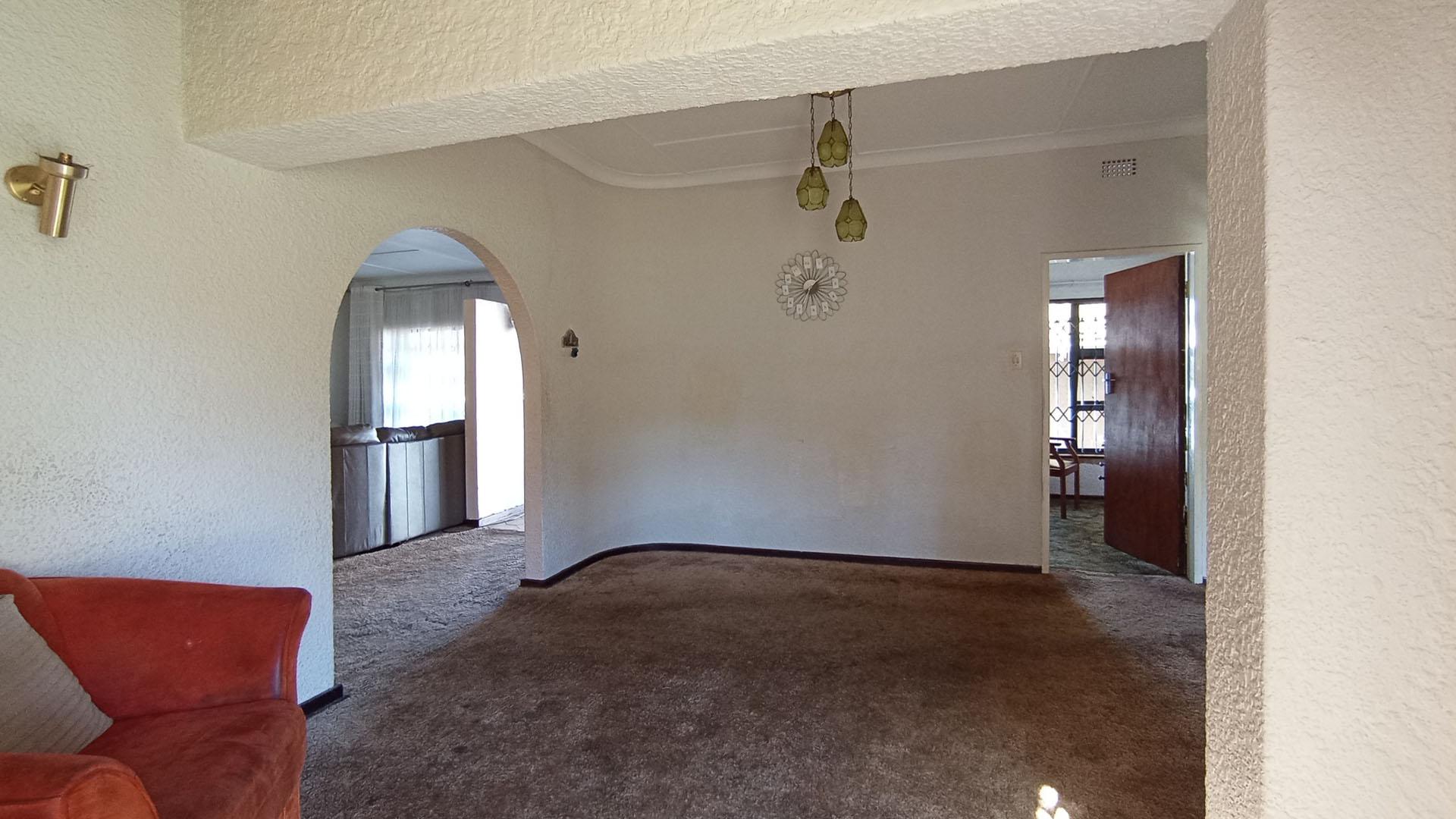Dining Room - 22 square meters of property in Northcliff