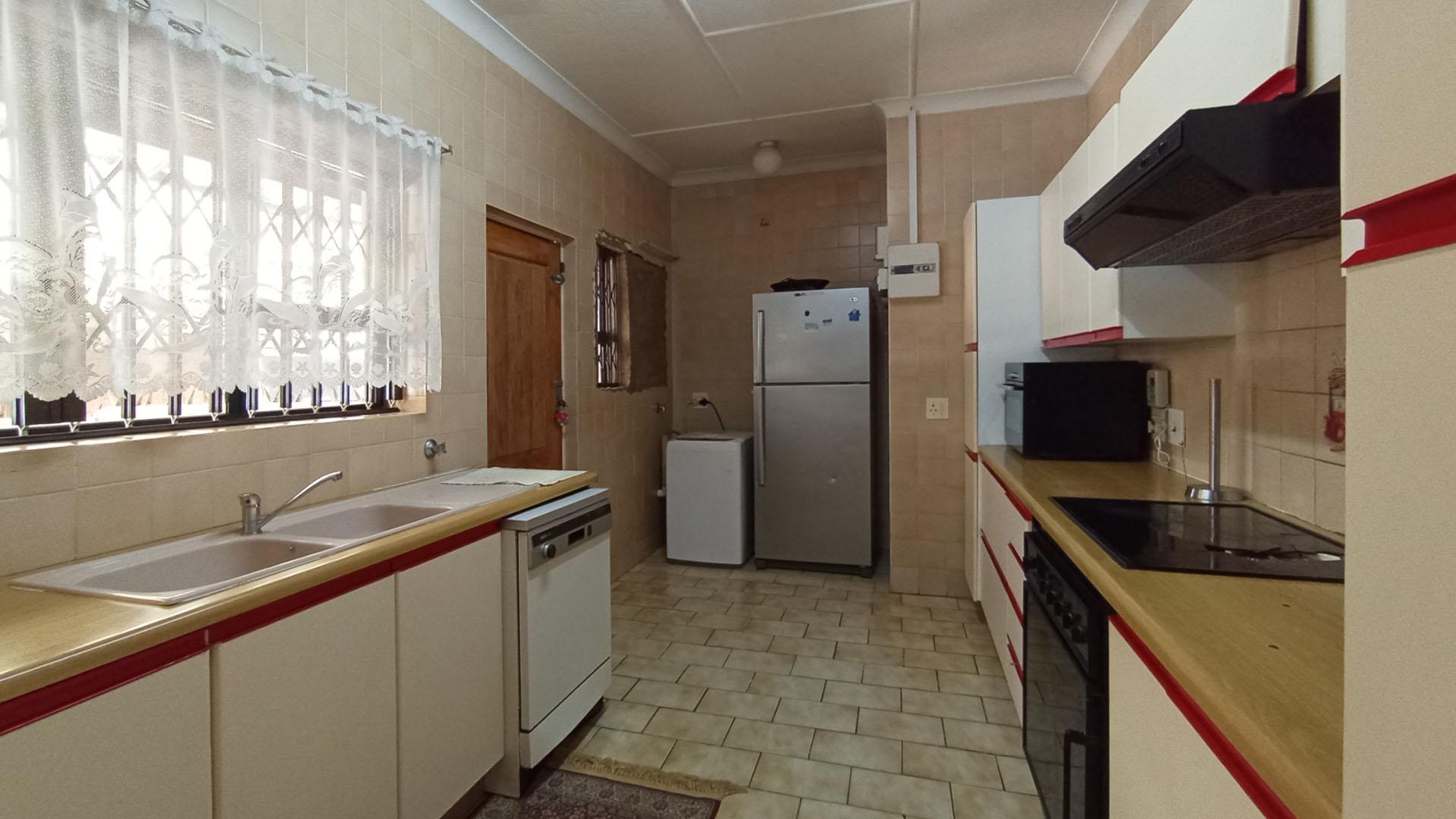Kitchen - 12 square meters of property in Northcliff