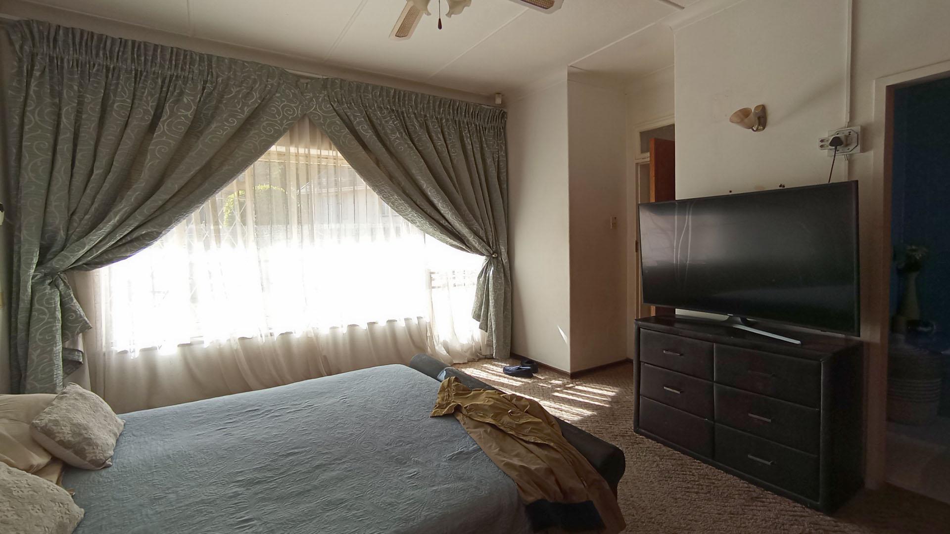Main Bedroom - 17 square meters of property in Northcliff