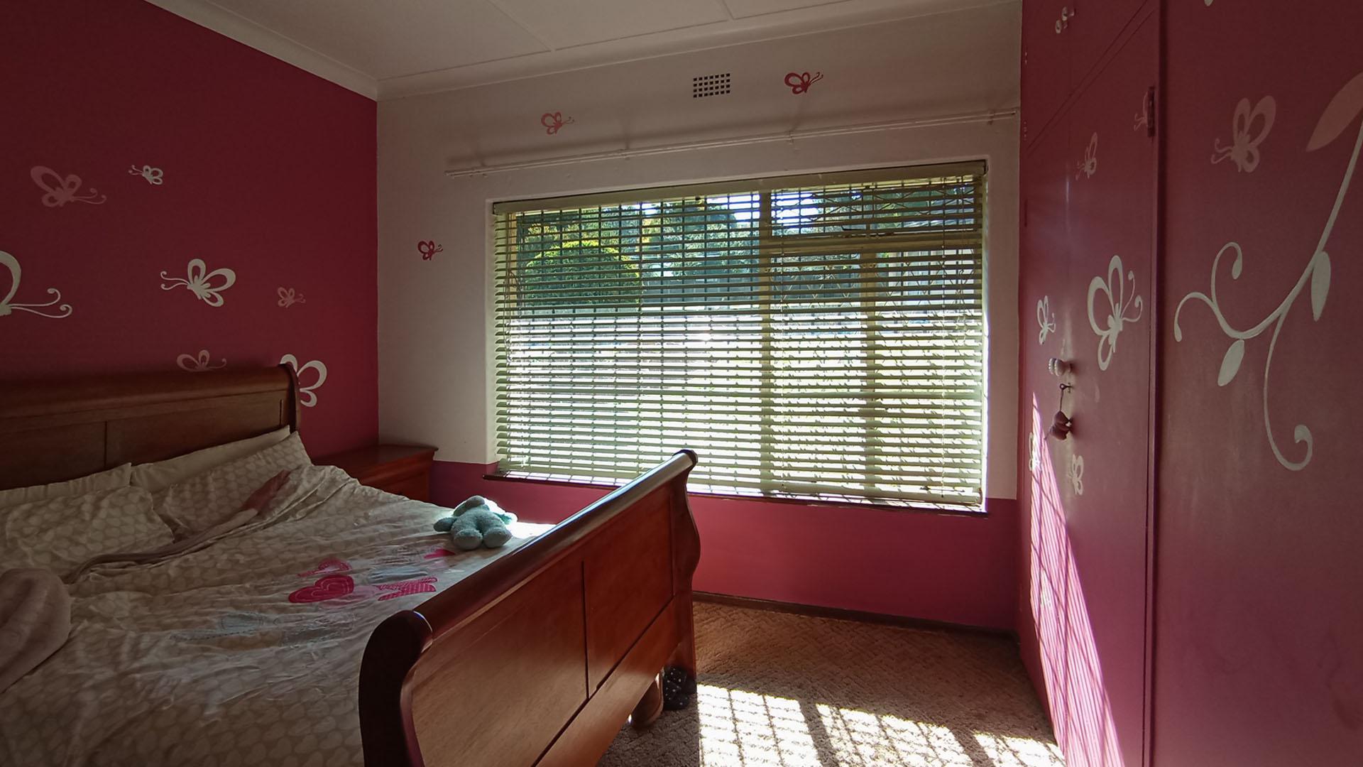 Bed Room 2 - 10 square meters of property in Northcliff