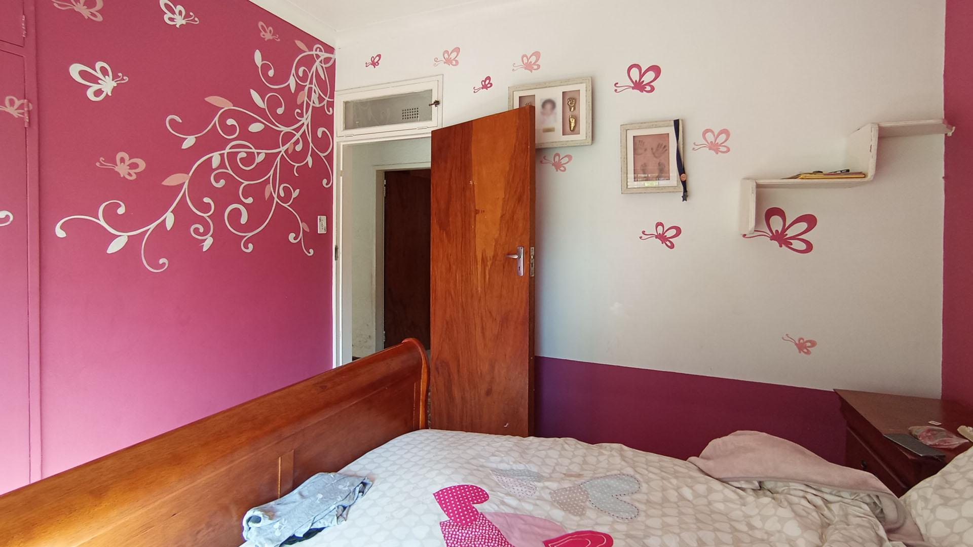 Bed Room 2 - 10 square meters of property in Northcliff