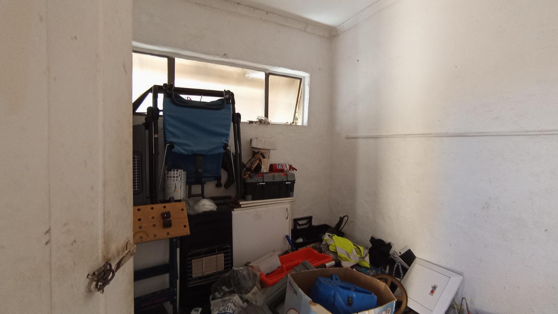 Staff Room - 8 square meters of property in Northcliff