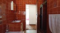 Bathroom 1 - 5 square meters of property in Northcliff