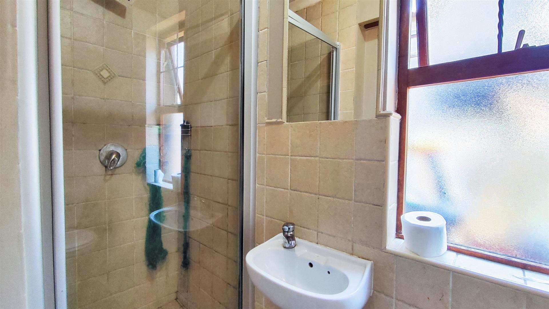 Bathroom 1 - 8 square meters of property in Albertsdal