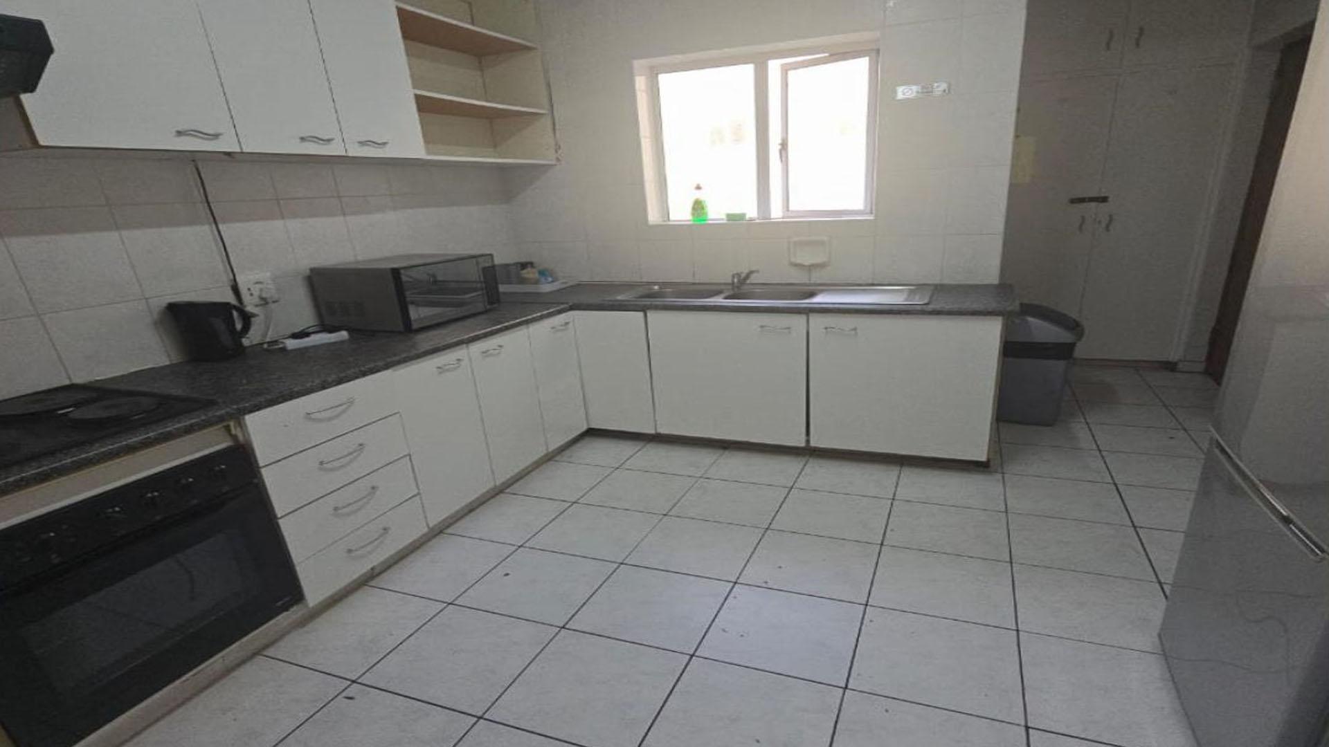 Kitchen of property in Humewood 