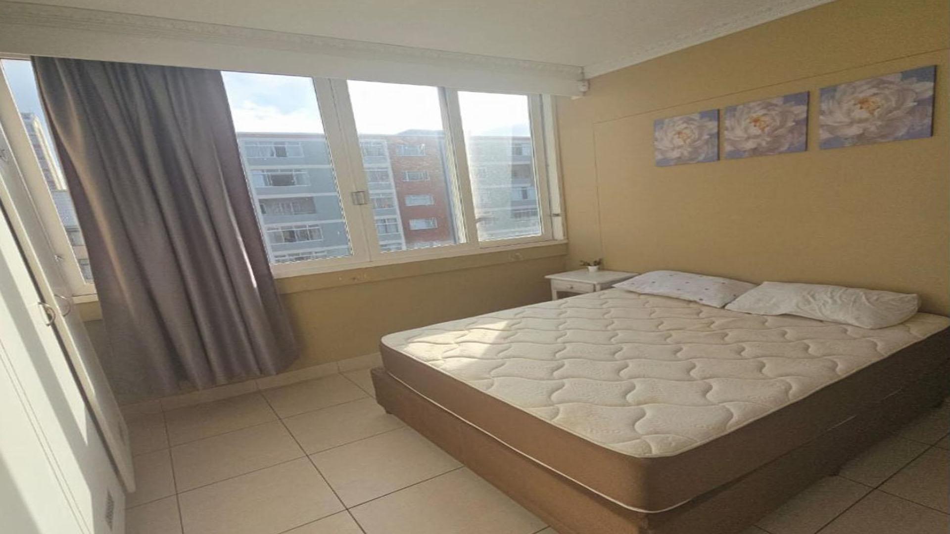 Main Bedroom of property in Humewood 