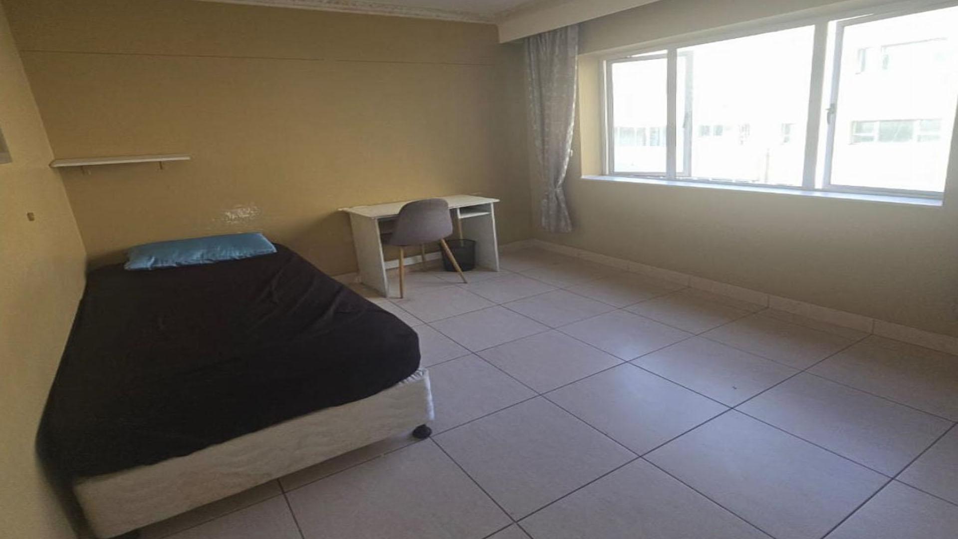 Bed Room 1 of property in Humewood 