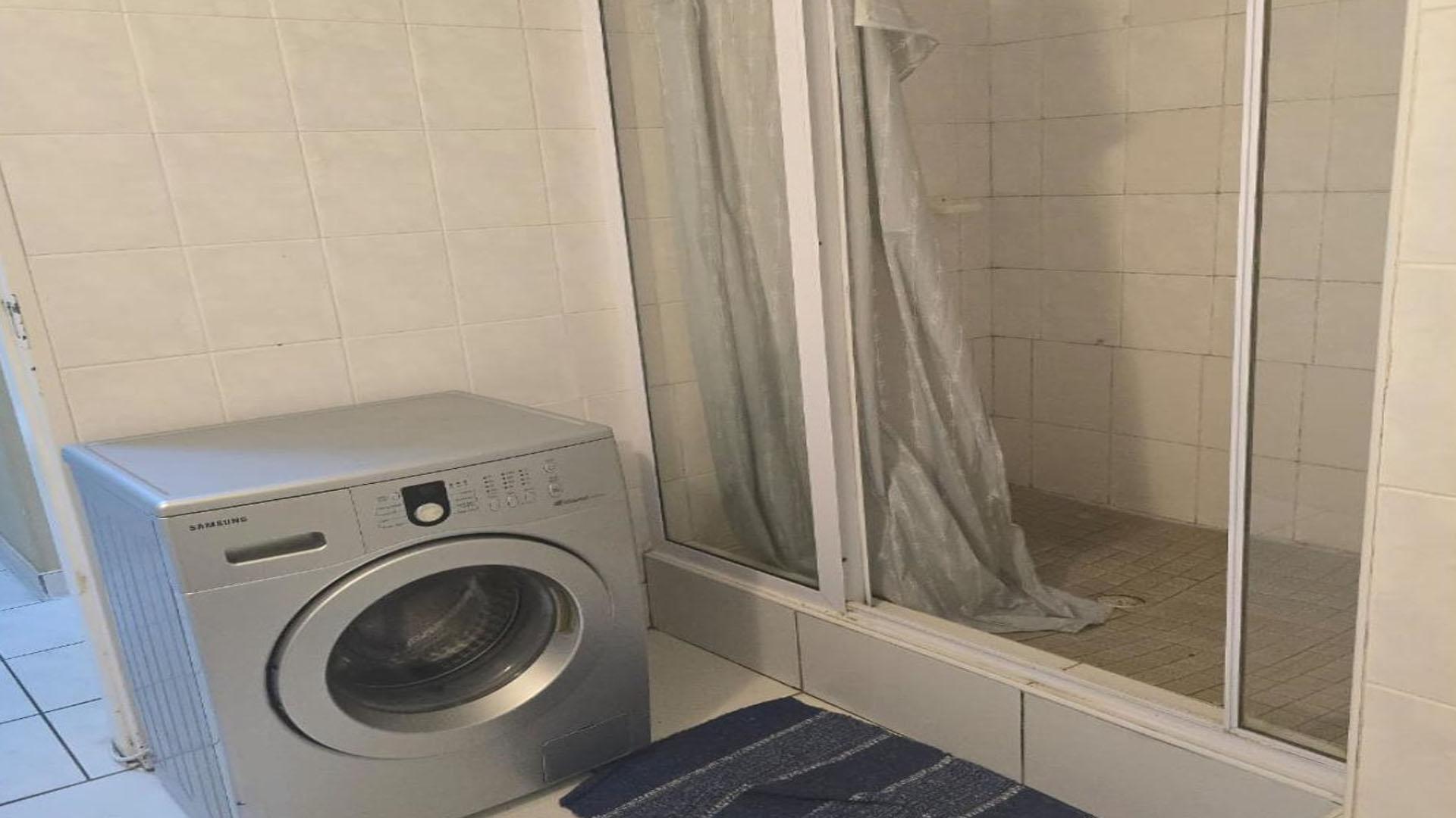 Bathroom 1 of property in Humewood 