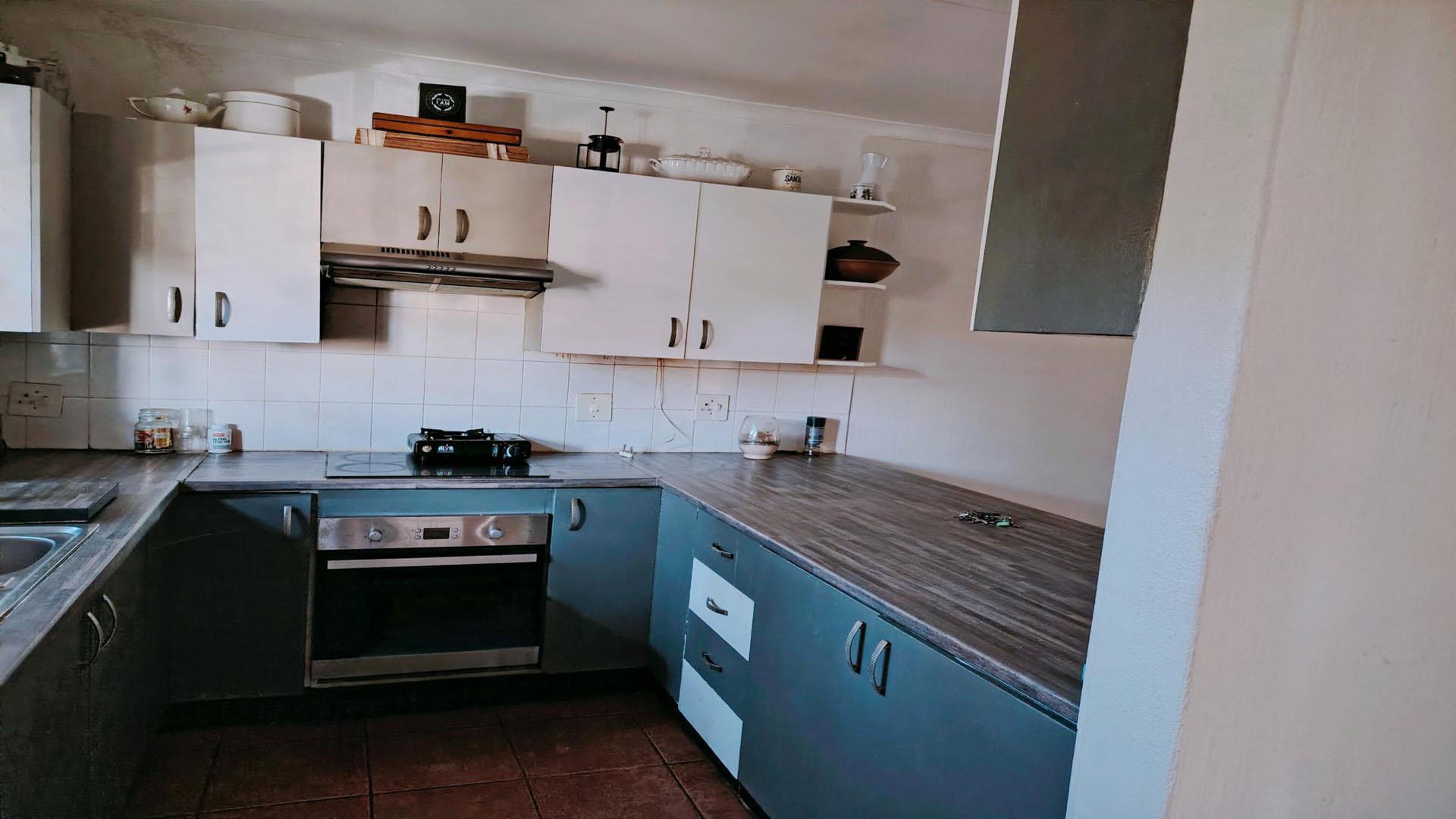 Kitchen of property in Clubview