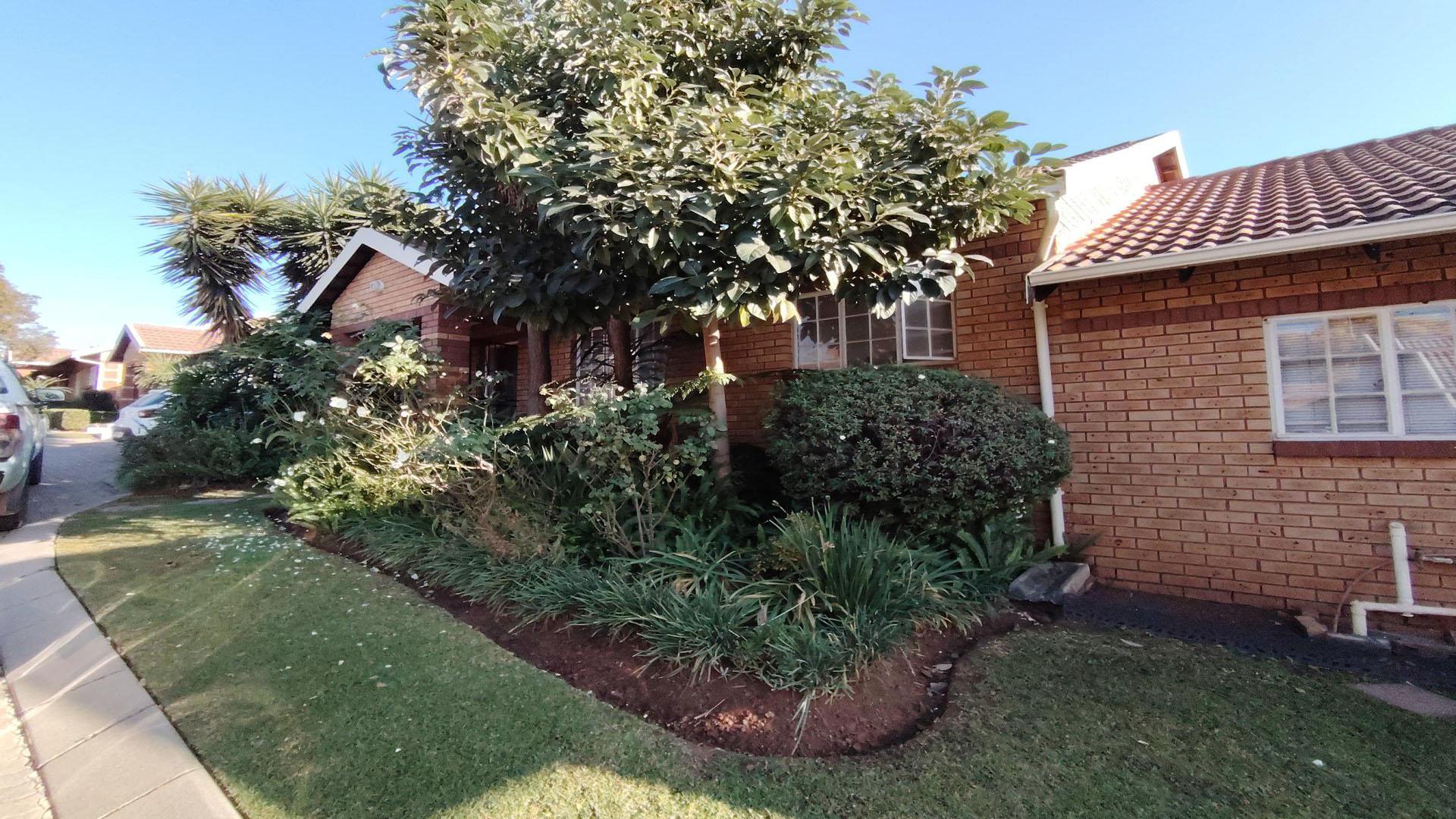 Front View of property in Clubview