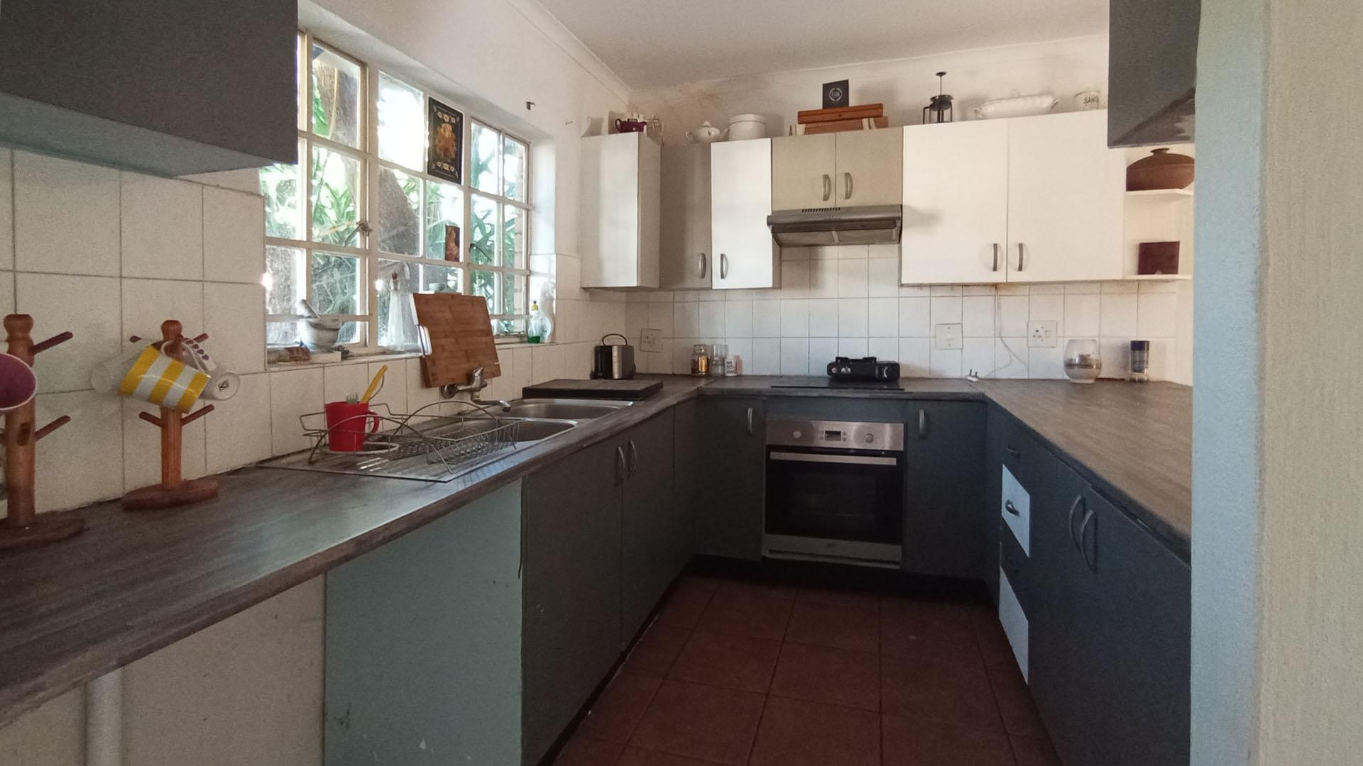 Kitchen - 10 square meters of property in Clubview