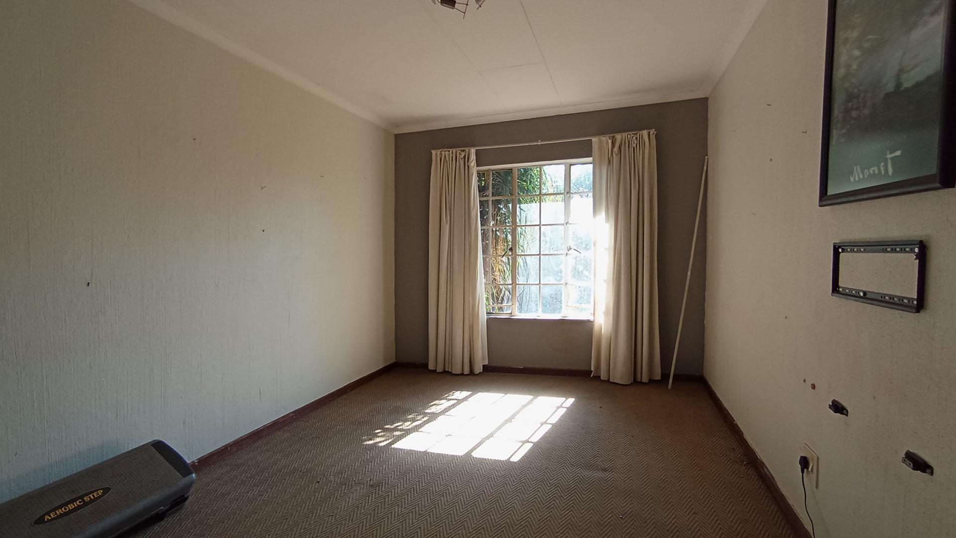 Bed Room 3 - 13 square meters of property in Clubview