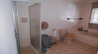 Bathroom 1 of property in Clubview