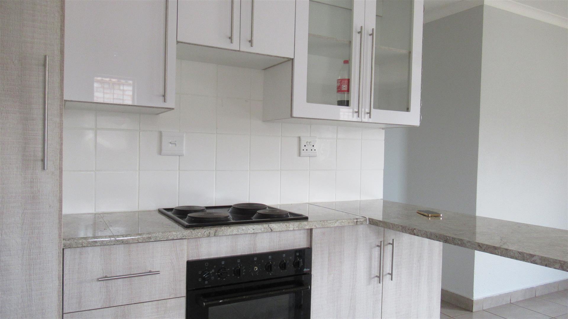 Kitchen - 10 square meters of property in Alberton