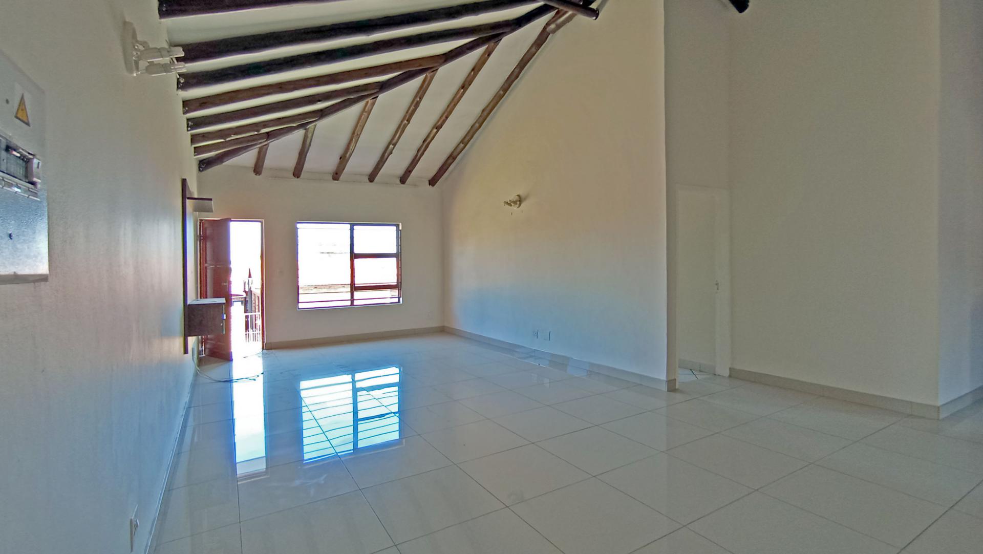 Dining Room - 19 square meters of property in Bellairspark