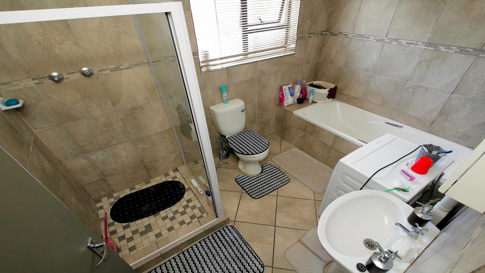 Bathroom 1 of property in Ermelo
