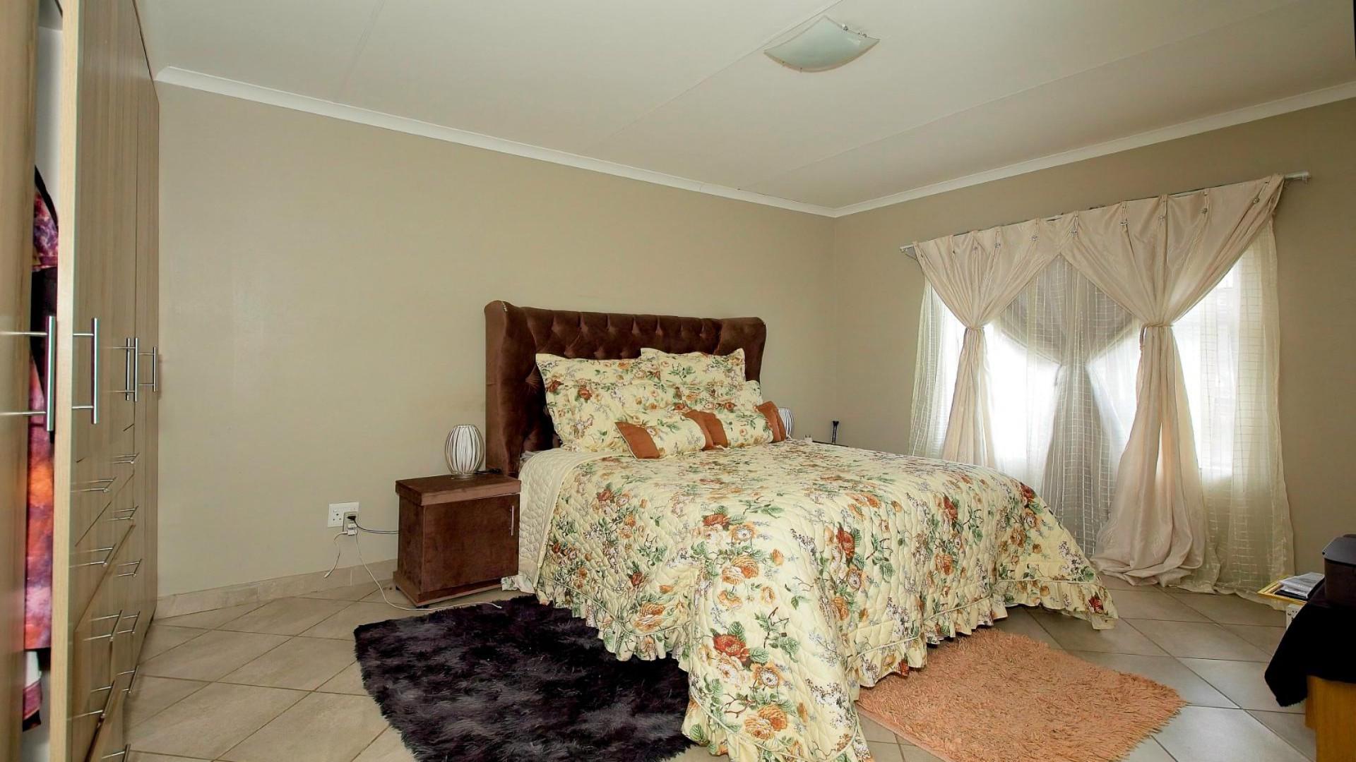 Bed Room 2 of property in Ermelo