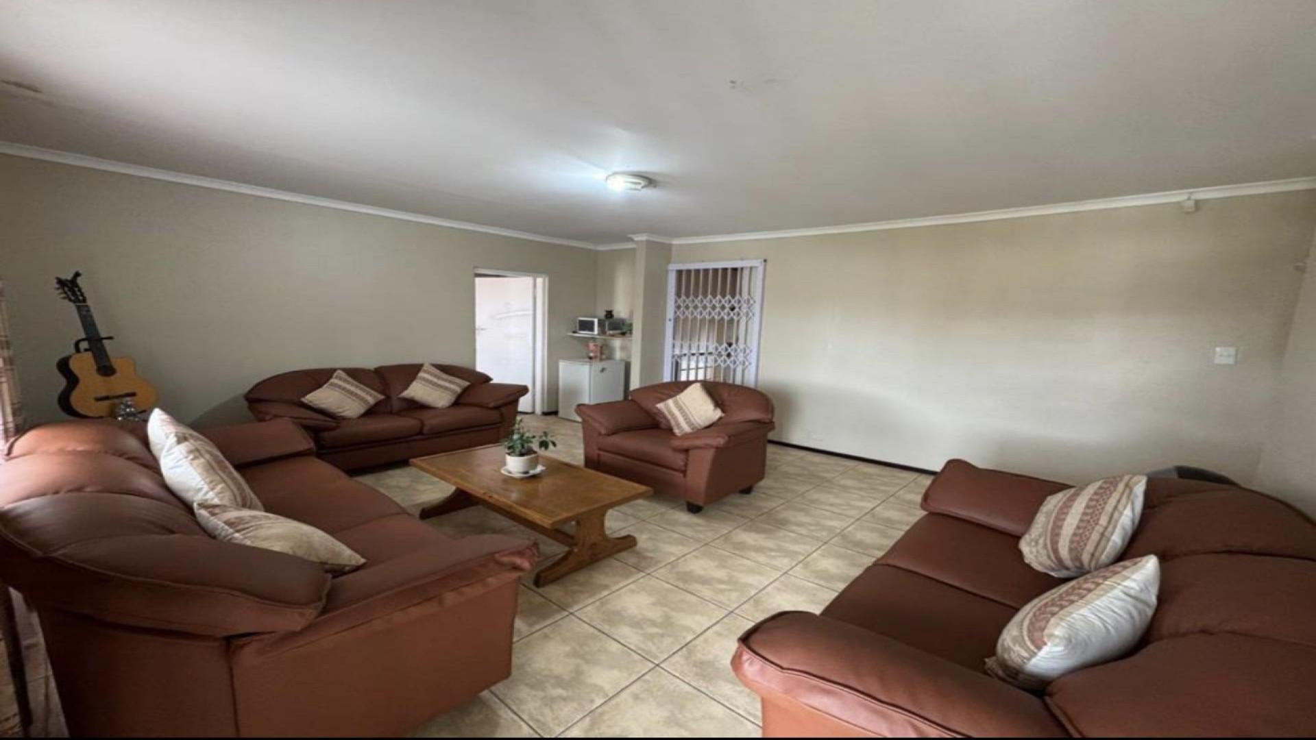 Lounges of property in Kharwastan