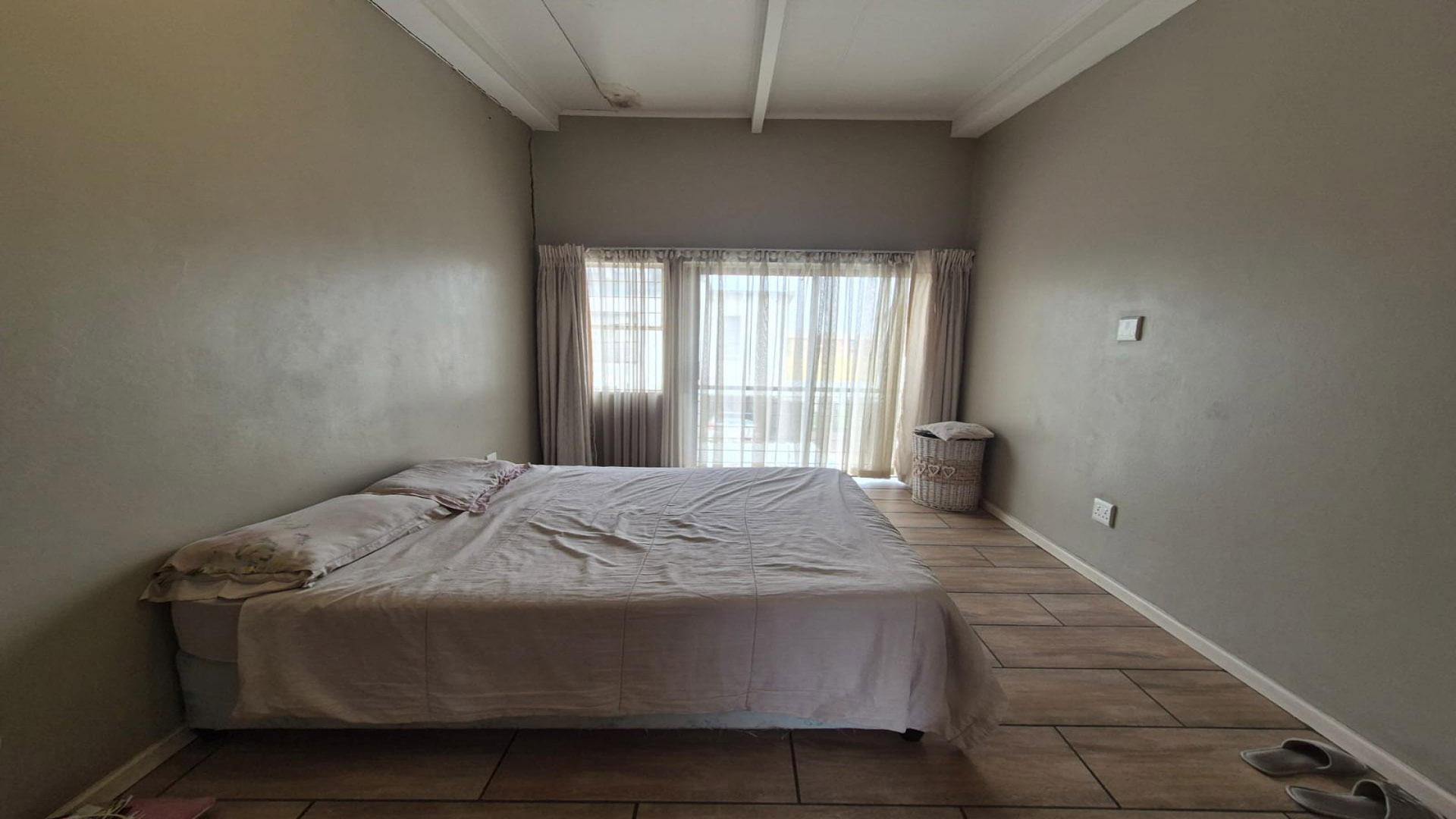 Bed Room 1 - 8 square meters of property in Albertsdal