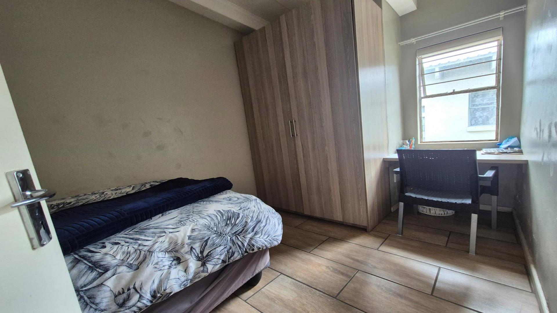 Bed Room 2 - 14 square meters of property in Albertsdal