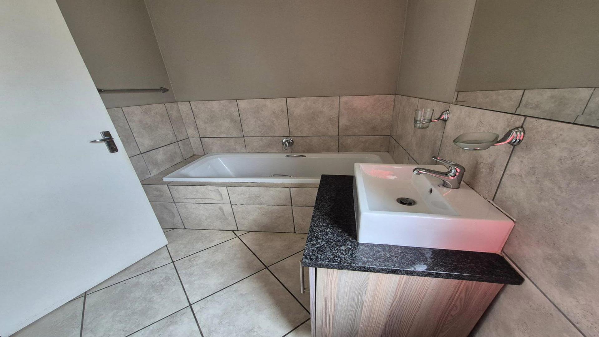 Bathroom 3+ of property in Albertsdal