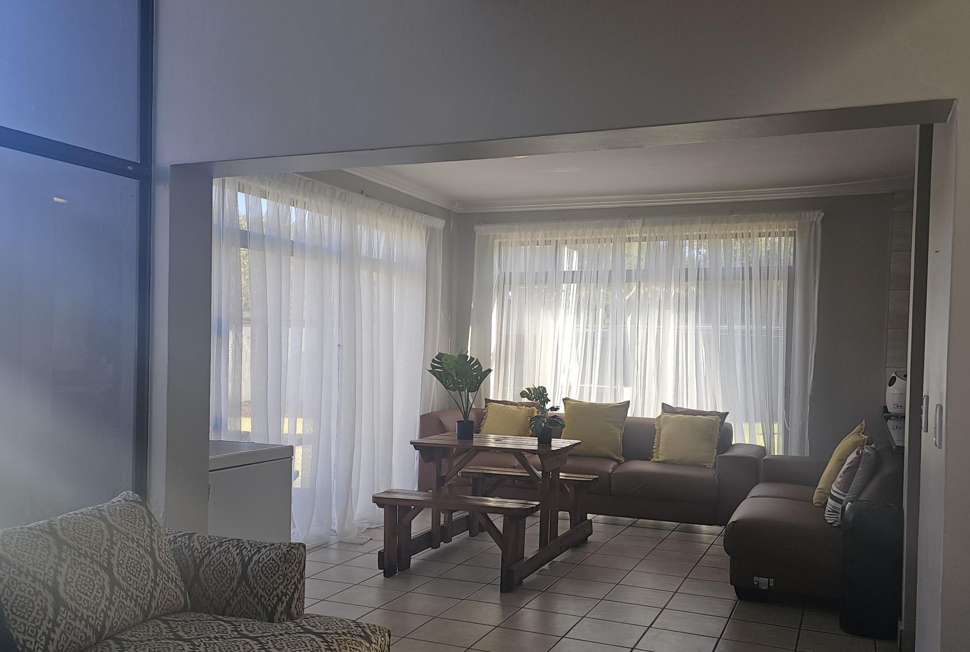 Lounges of property in Kosmos