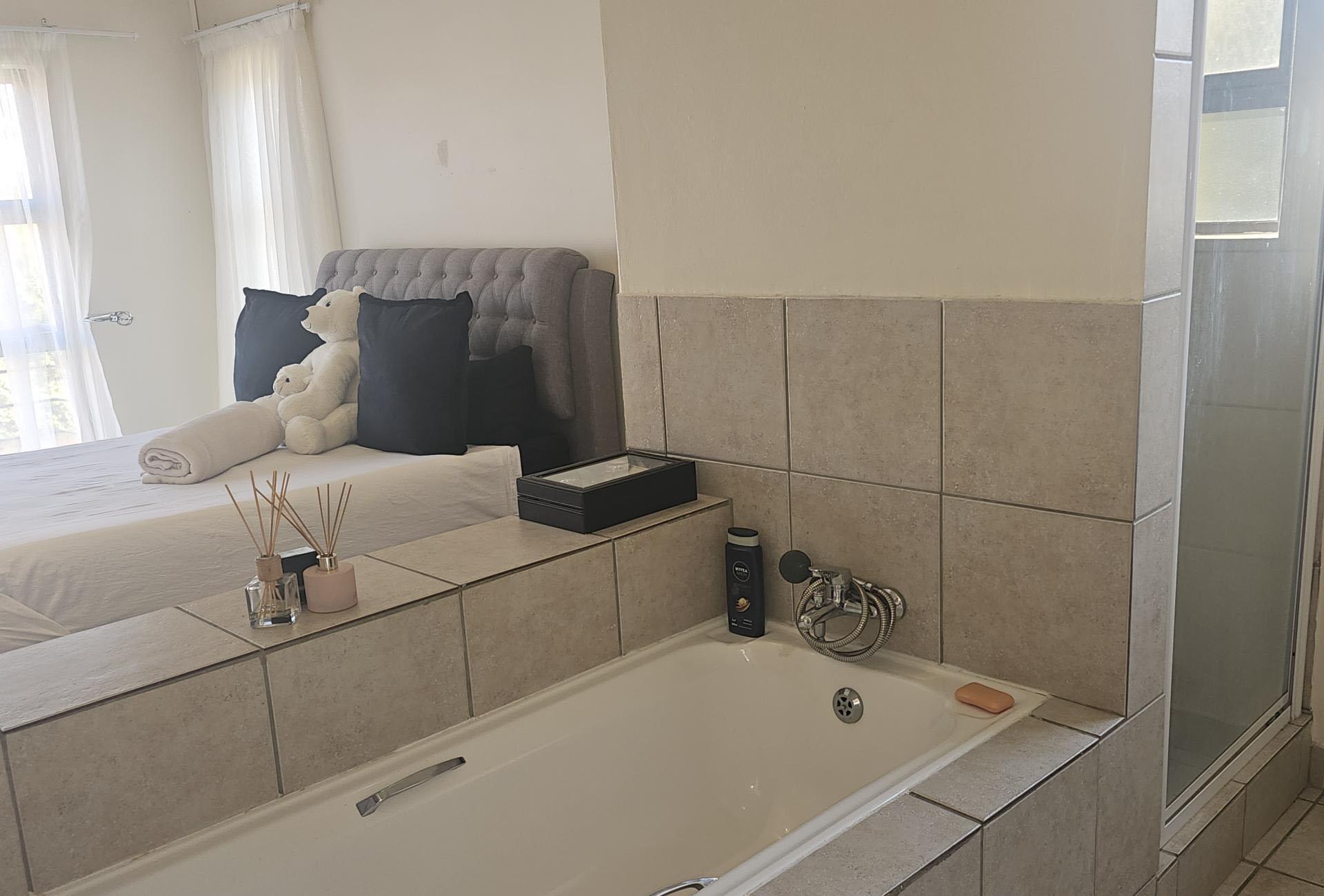 Main Bedroom of property in Kosmos