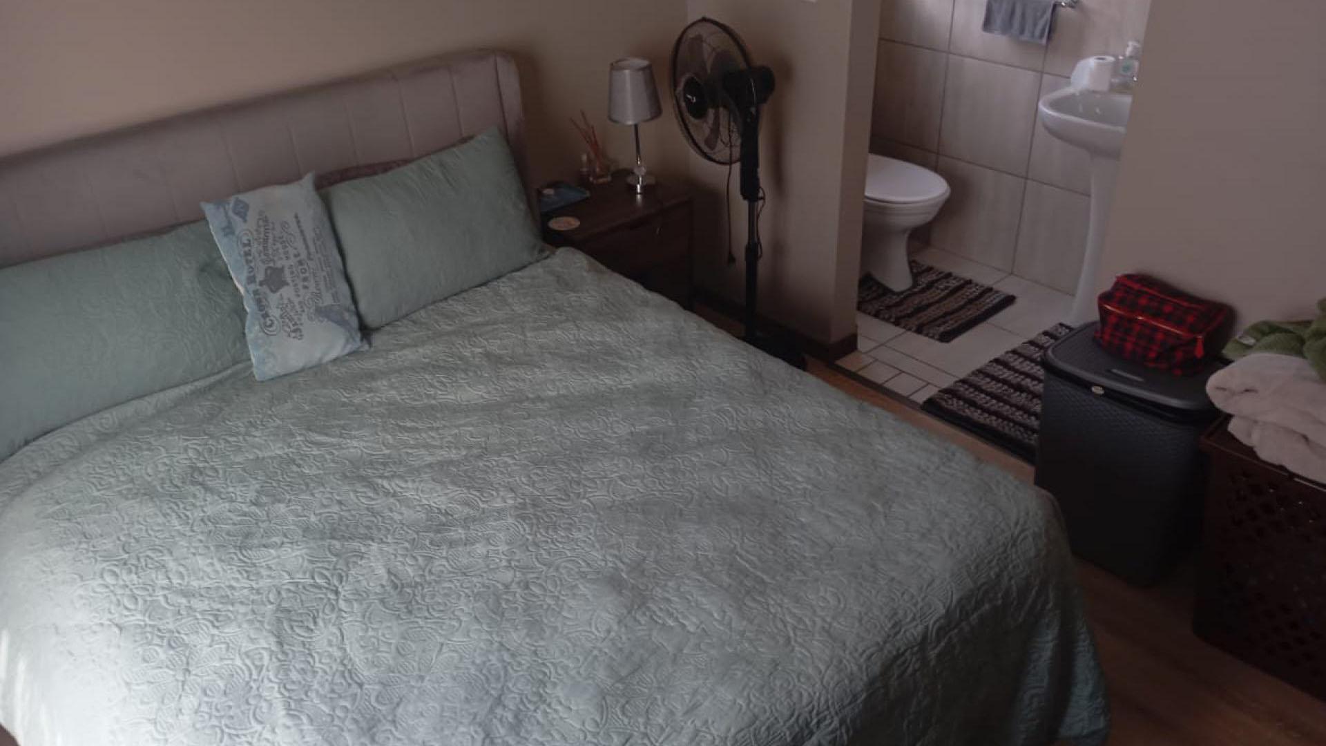 Main Bedroom of property in Terra Nova