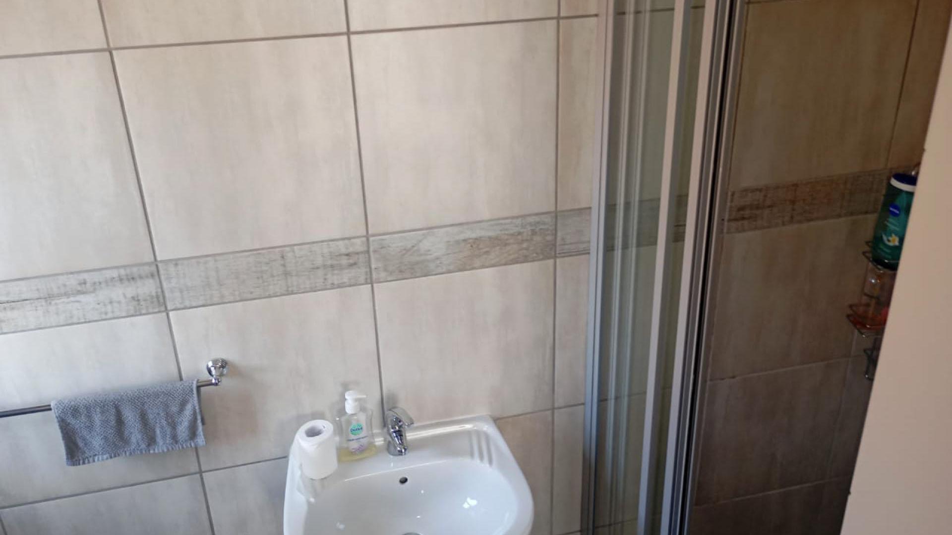 Main Bathroom of property in Terra Nova