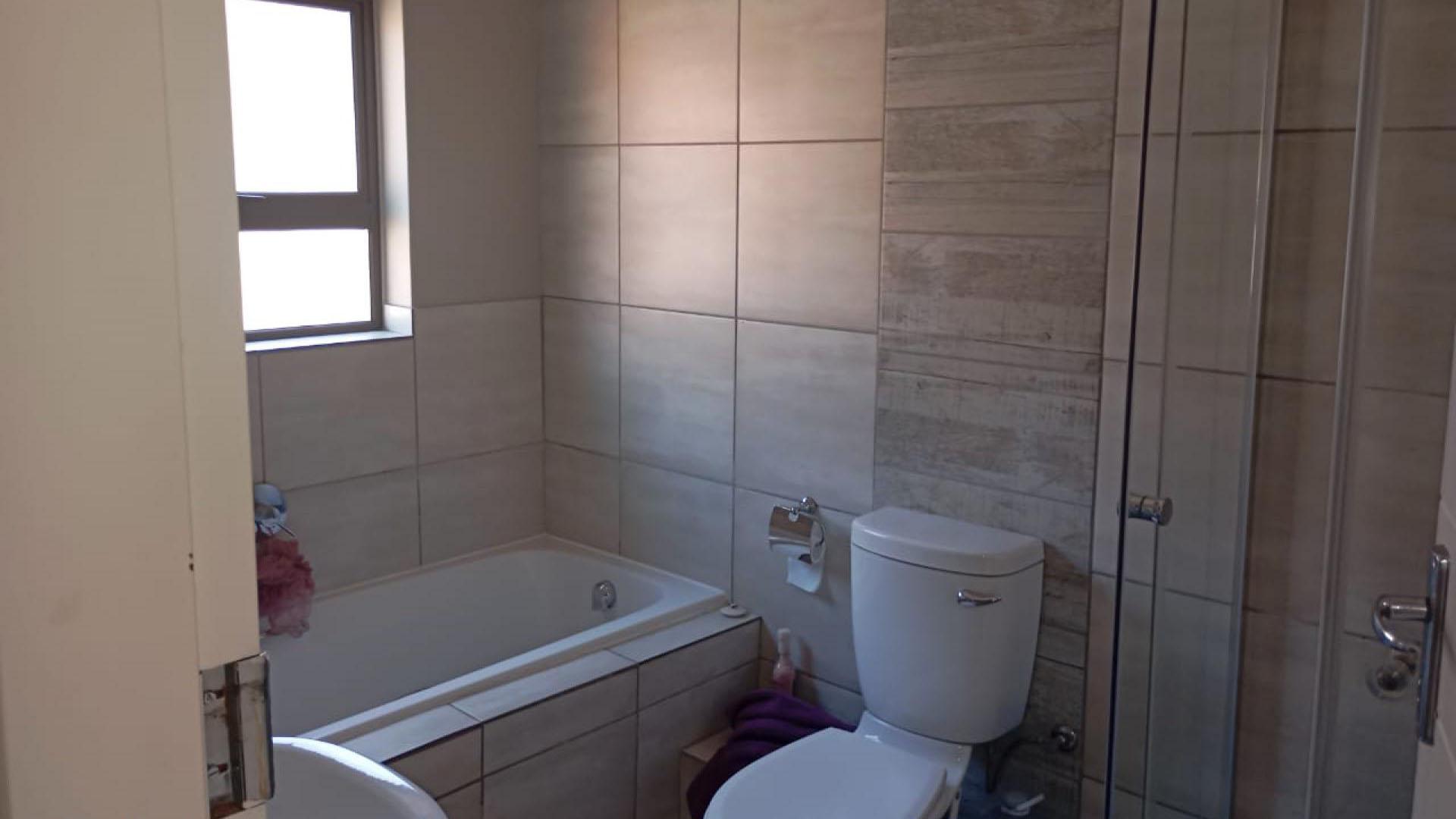 Bathroom 1 of property in Terra Nova