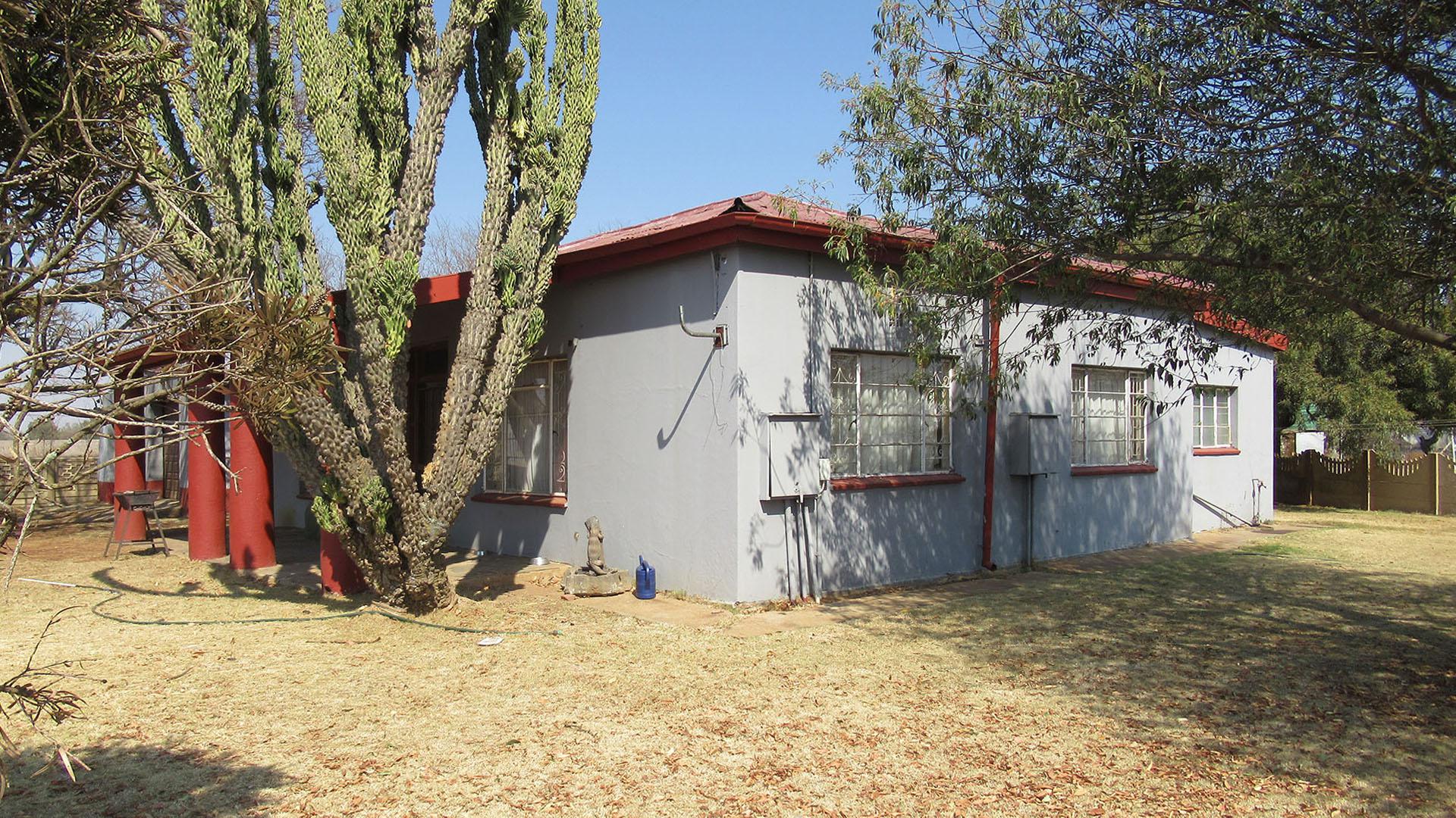 Front View of property in Elandsvlei 249-Iq