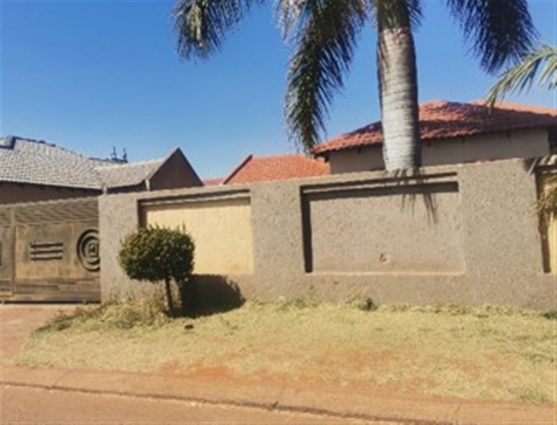Front View of property in The Orchards