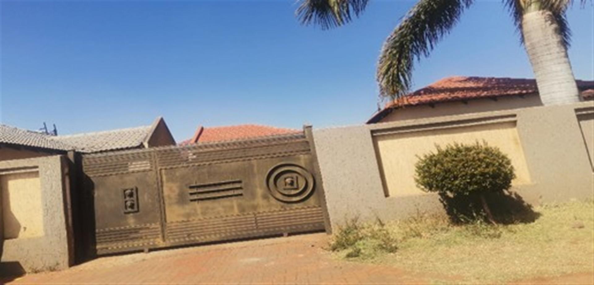 Front View of property in The Orchards