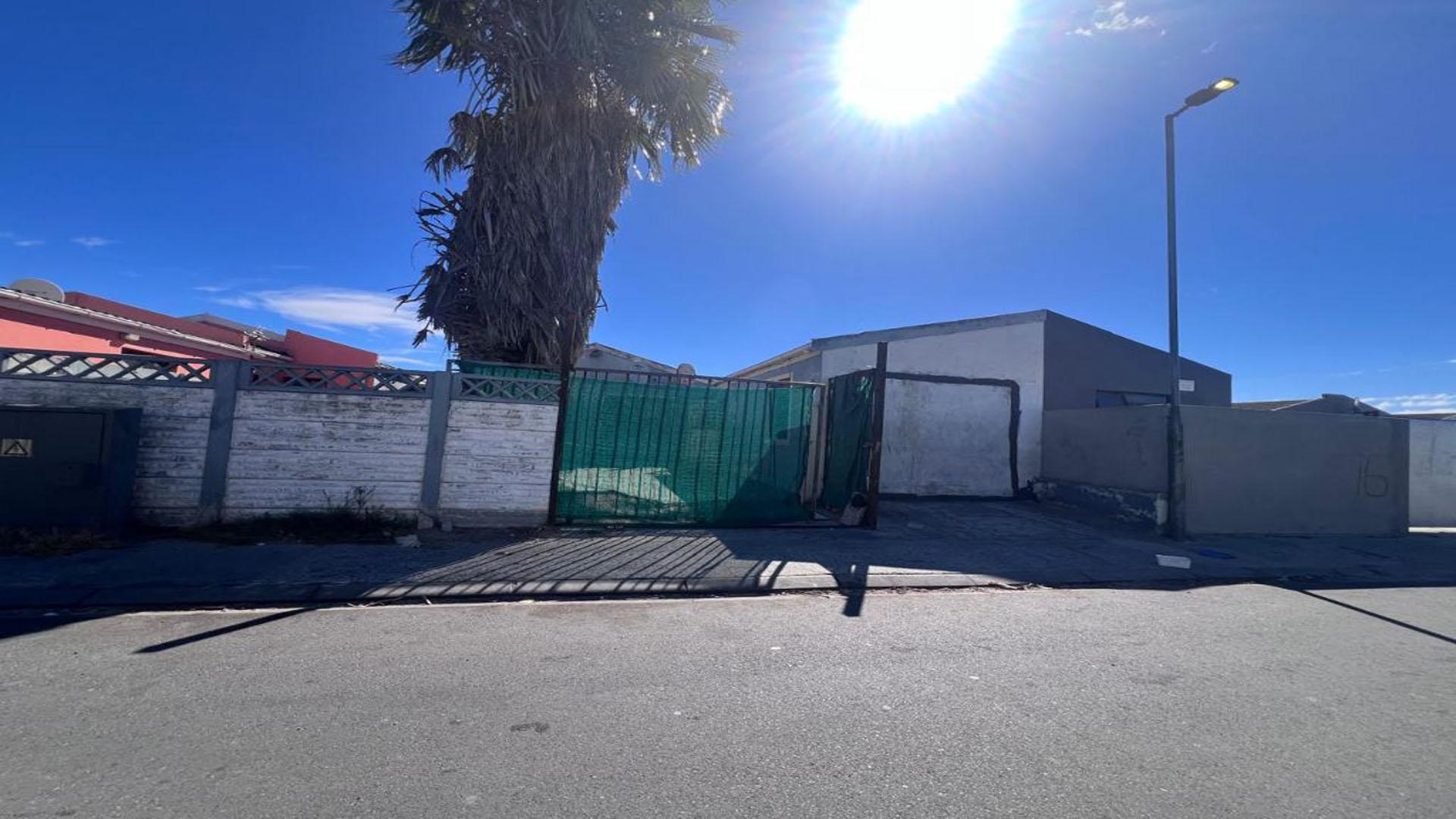 Front View of property in Montague Gardens