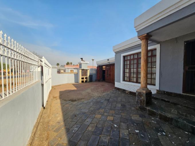 3 Bedroom House for Sale For Sale in Philip Nel Park MR592