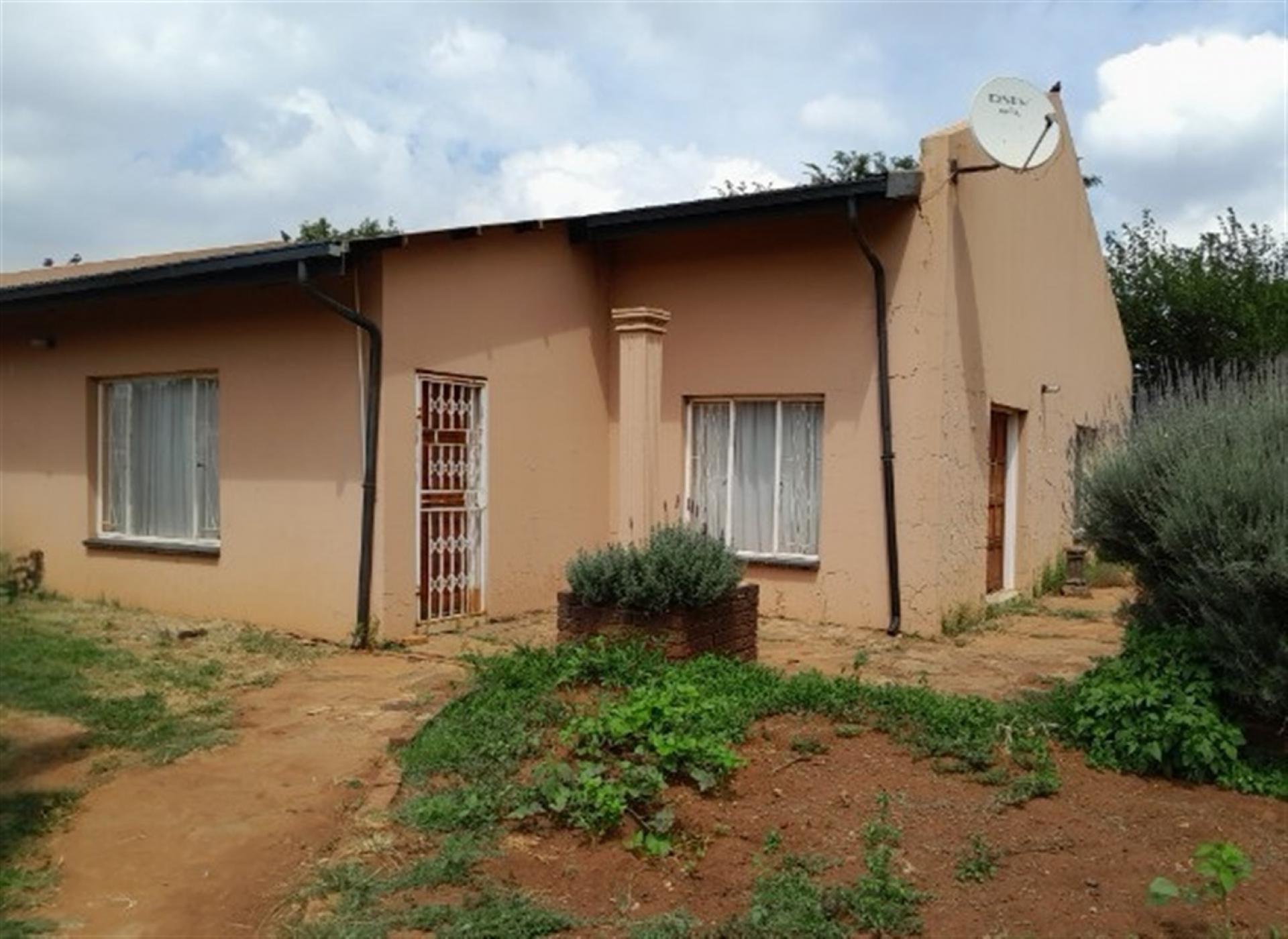 Front View of property in Mapleton