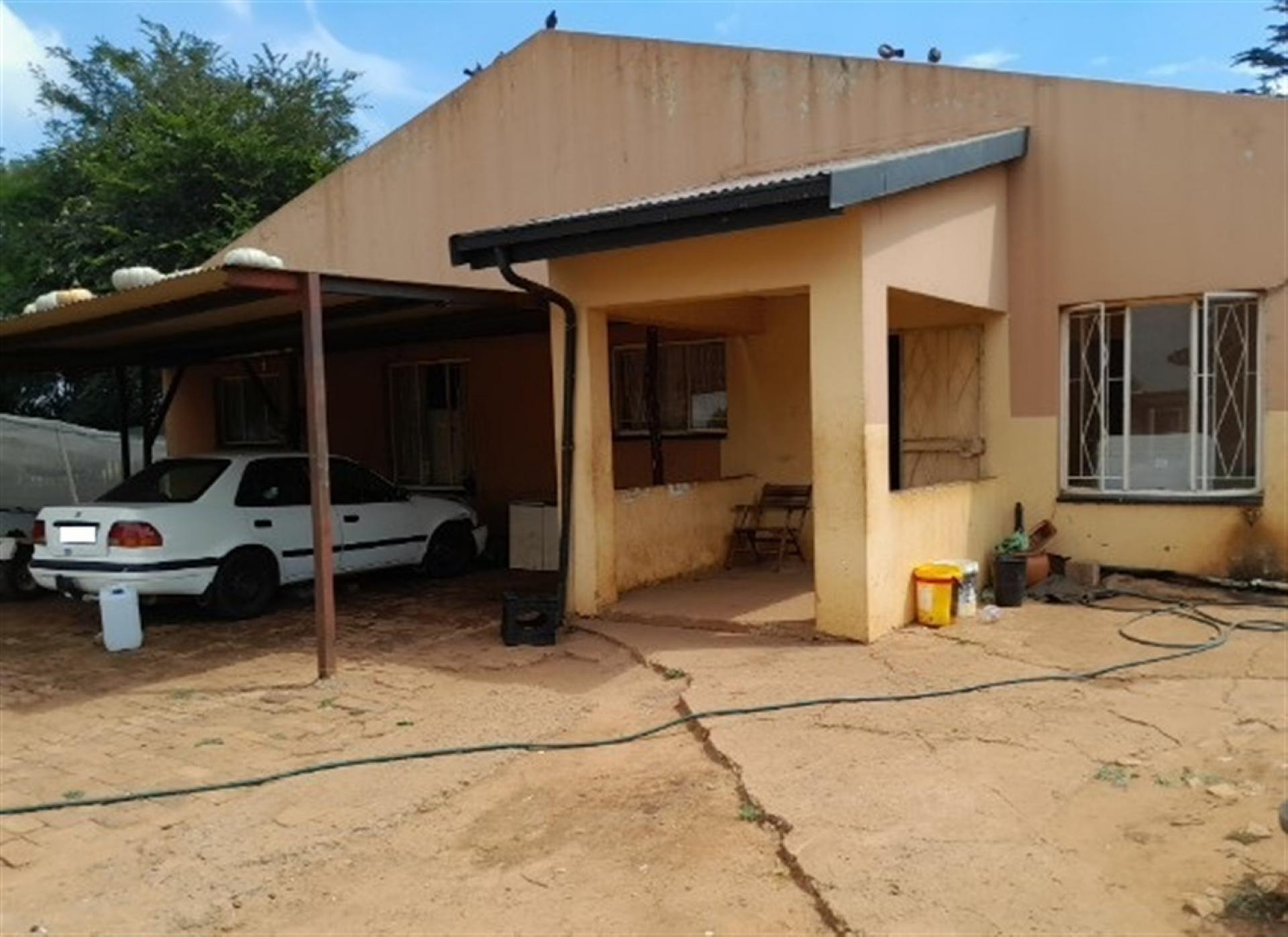 Front View of property in Mapleton