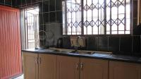 Kitchen - 14 square meters of property in Zakariyya Park