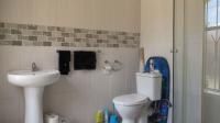 Bathroom 2 - 4 square meters of property in Zakariyya Park