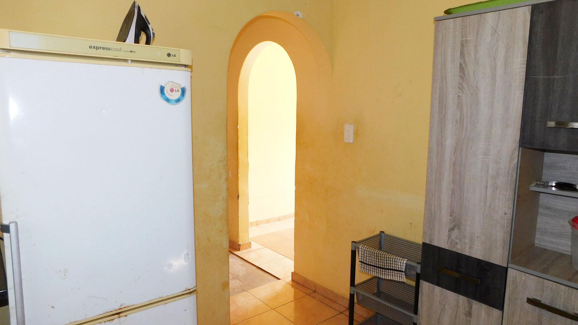 Kitchen - 10 square meters of property in Umlazi