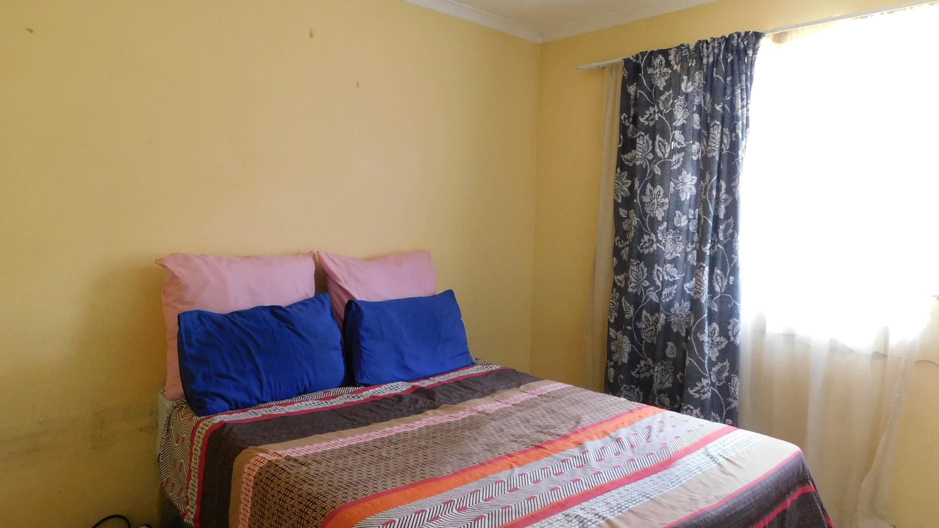 Main Bedroom - 11 square meters of property in Umlazi