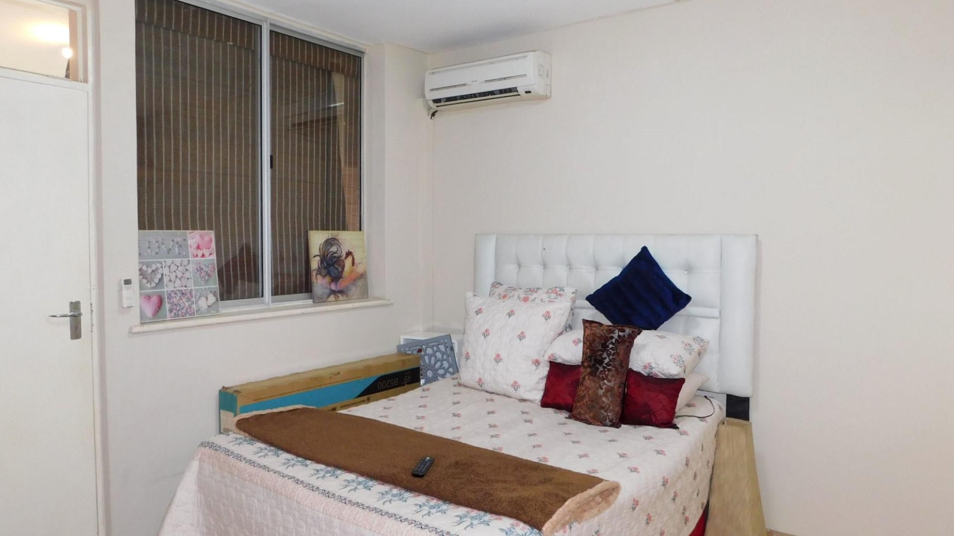 Main Bedroom - 14 square meters of property in Bulwer (Dbn)