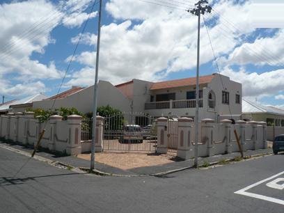 6 Bedroom House for Sale For Sale in Wynberg - CPT - Private Sale - MR59292