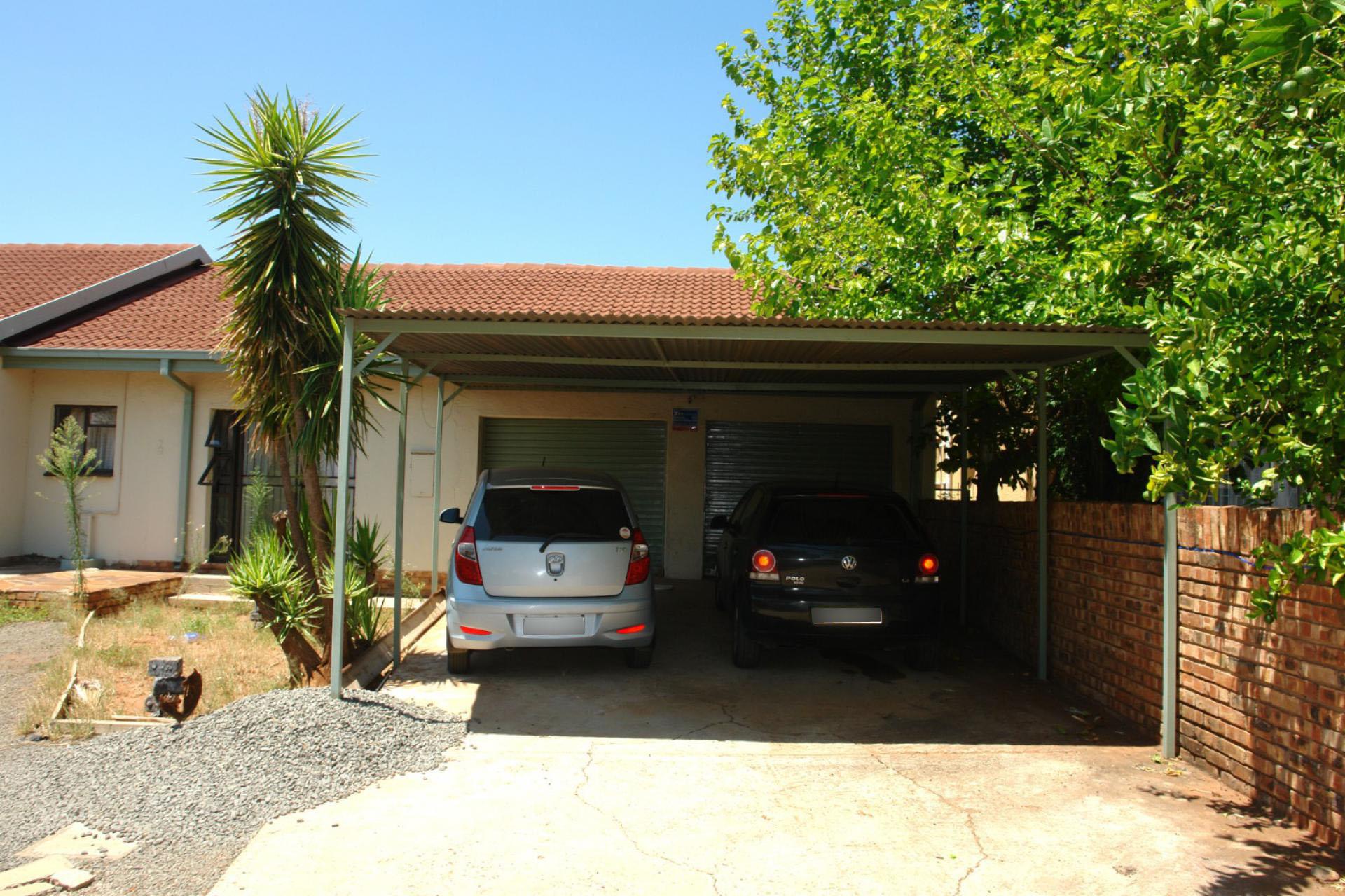 Front View of property in Riviera